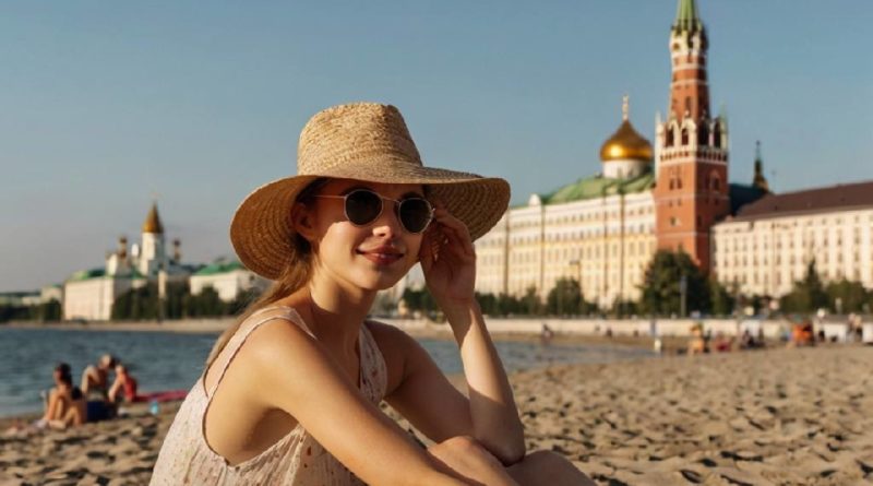 девушка загорает на пляже на фоне Кремля